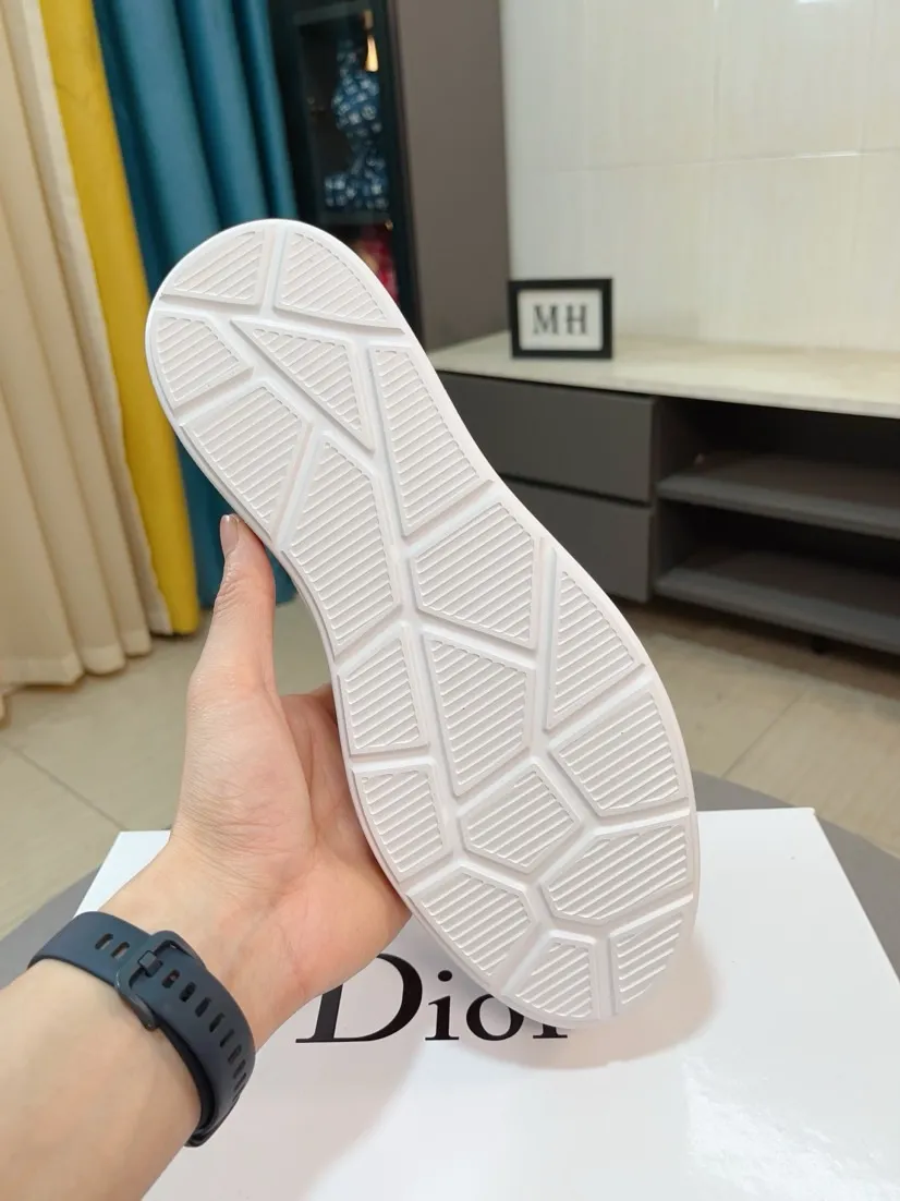 Men's men's shoes 💰380🌸🌸[Dior] 25ss new product B01 moral training shoes. The toe dimension design of the couple's style is a bit wider. The upper foot comfort is perfect. The threads are beautiful. Perfectly adaptable to trousers. Decorated with various classic details. It is an ideal choice for daily styling. Can be matched with various casual items to create exquisite looks. Fabric: top layer cowhide/lining sheepskin TPU original outsole Code number: 38-44, 45 customized